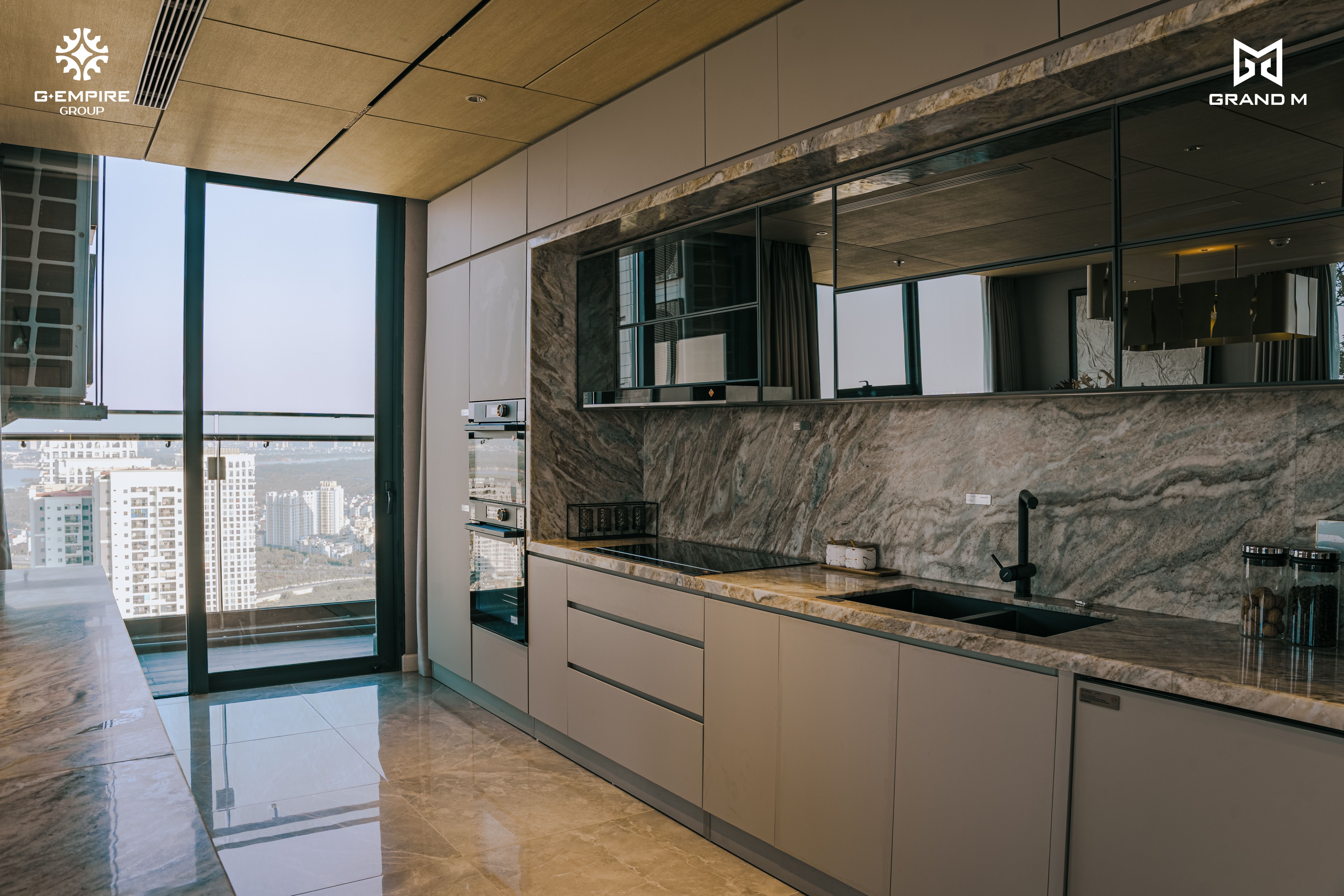 Nhà mẫu Noble Crystal — Phòng ăn